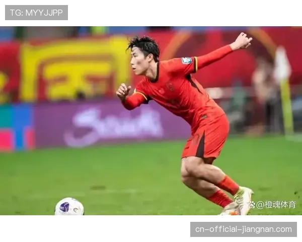 谢文能危险动作染红离场 泰山少打一人加剧防守压力 谢文能危险动作染红离场 泰山少打一人加剧防守压力